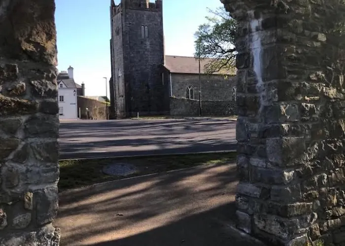 Проживание в семье The Pink Door *