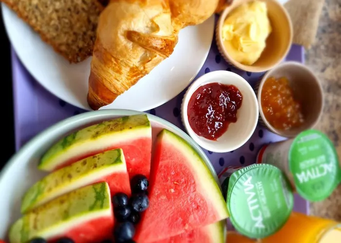 Проживание в семье The Pink Door